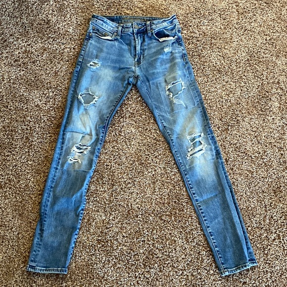 29x32 Slim American Eagle distressed light wash - Picture 1 of 7